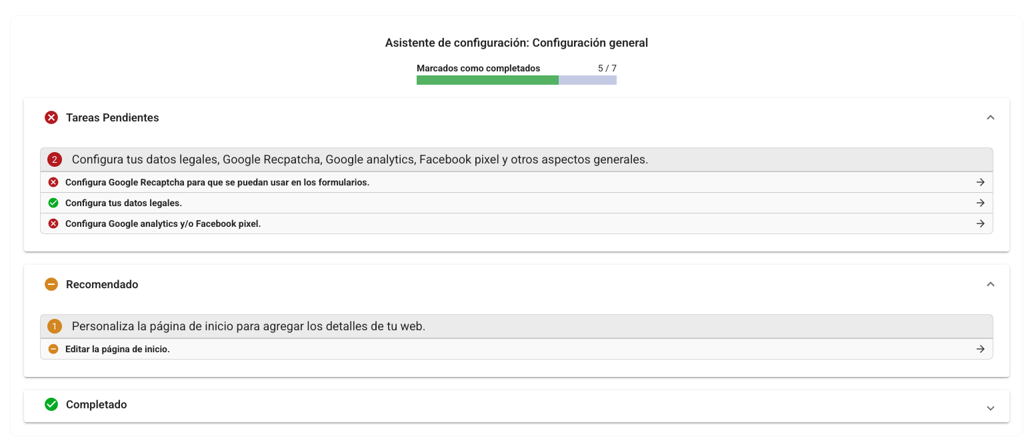 Vista del asistente de configuración en tres columnas mostrando tareas pendientes, recomendadas y completadas en Plugcore